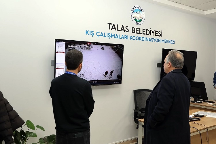 Kayseri Talas'ta kar yağışına 7/24 takip 