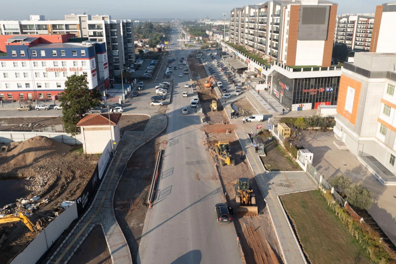 İzmir'de Eski Havaalanı Caddesi yenileniyor 