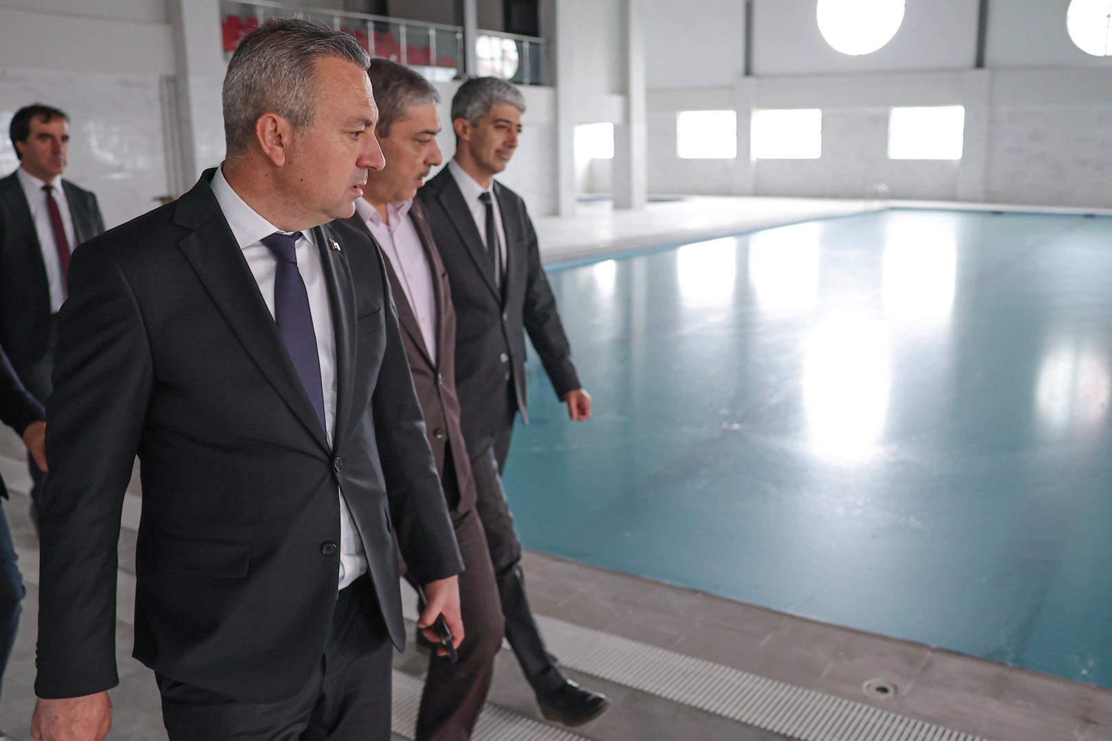 Sivas'ta yarı olimpik havuza cankurtaran alınacak 