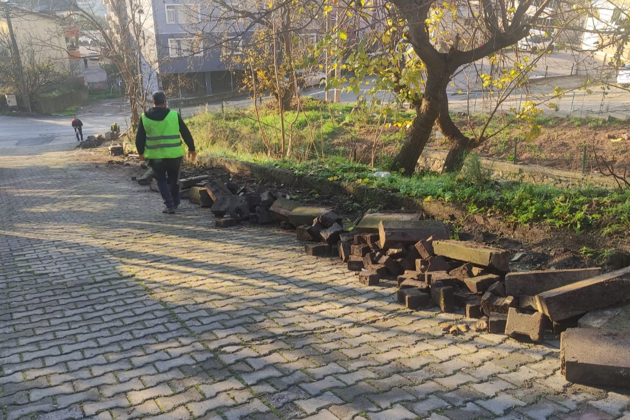 Kocaeli'nde Serdar Mahallesi'ne yeni beton merdiven! 