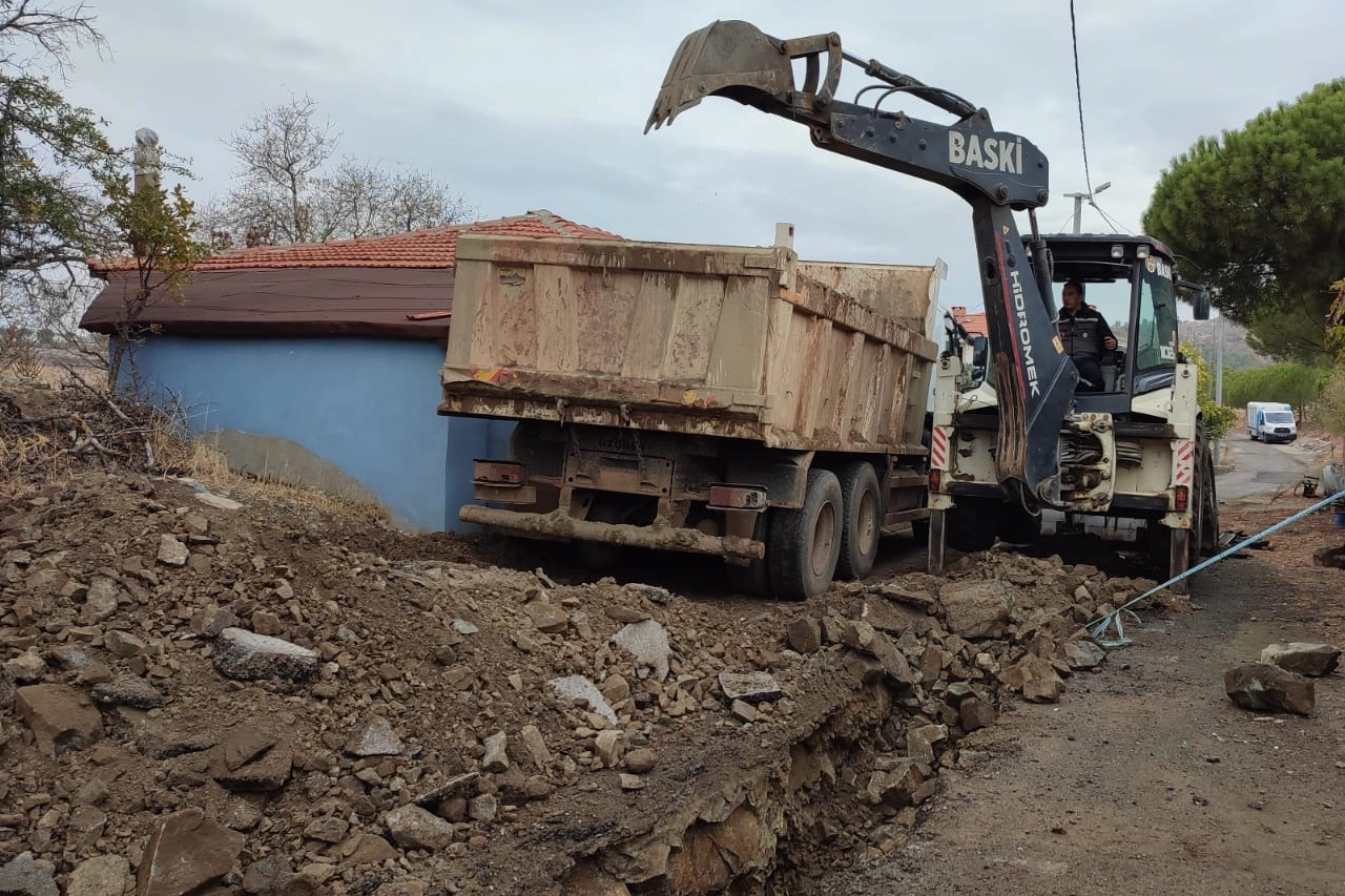 BASKİ Ayvalık'ta çalışmalarına devam ediyor 