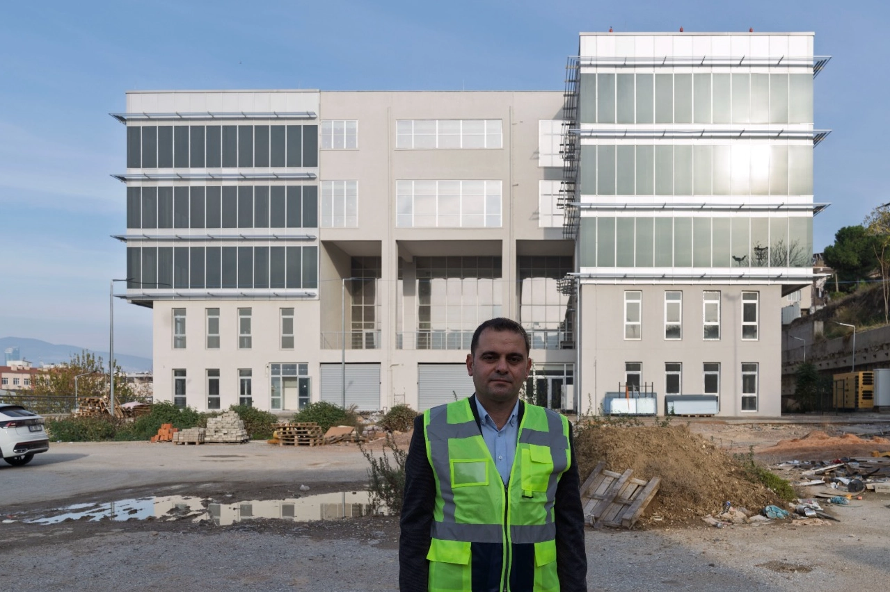 İzmir Büyükşehir Belediyesi'nin ek hizmet binası yakında hizmete girecek 