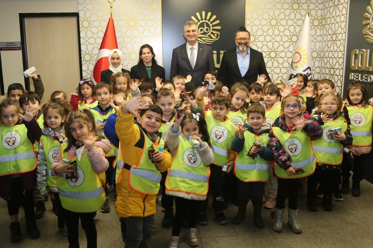 Gölcüklü miniklerden Başkan Yıldırım'a 'insan hakları' ziyareti 