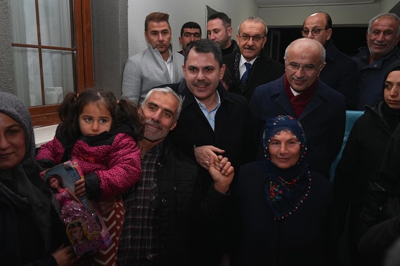 Bakan Kurum, Malatya Akçadağ'da konutları teslim edilen aileye konuk oldu 