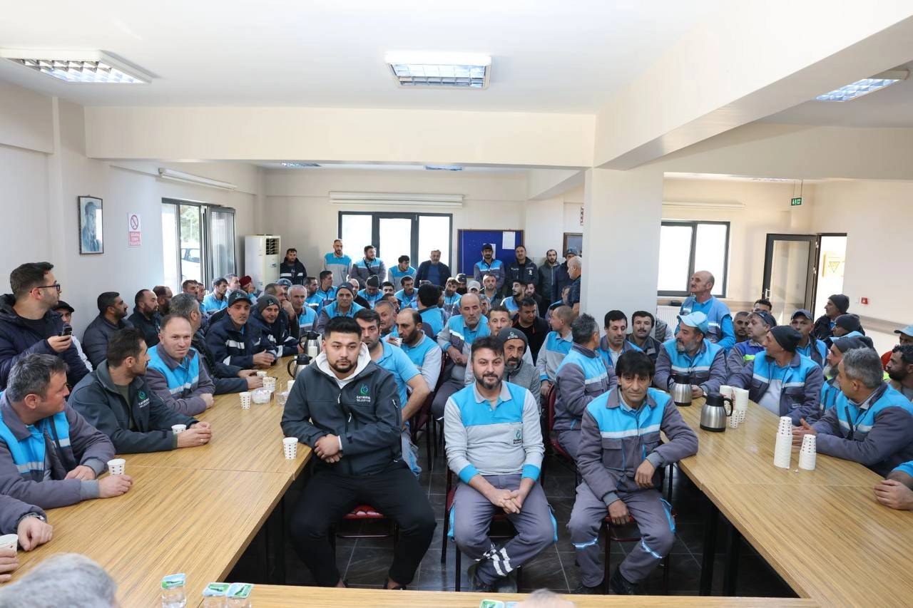 Çiftçi: “Emeğiniz, şehrimizi daha güzel ve temiz kılıyor” 