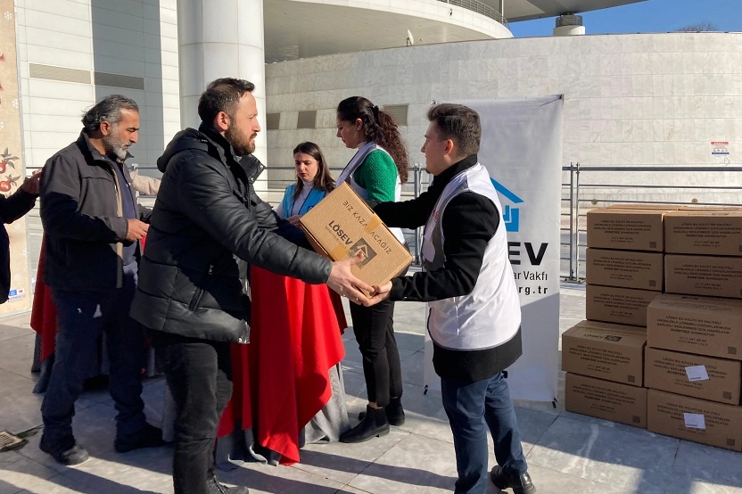LÖSEV mutluluğu paylaştı... Paketler ailelere ulaştırılıyor 