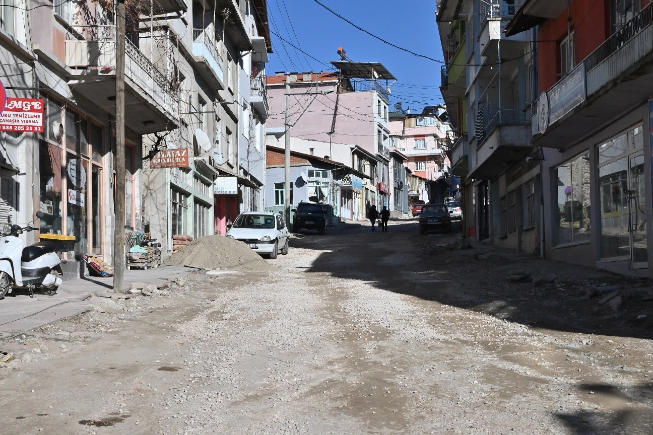 Manisa Demirci'de üst yapı çalışmalarına devam 