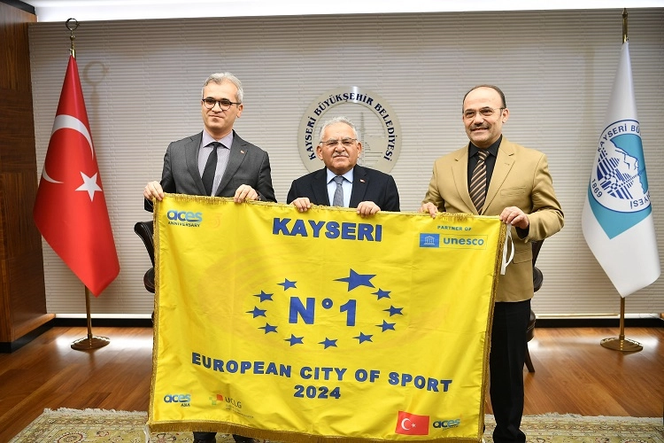 Kayseri'ye Altın Bayrak 
