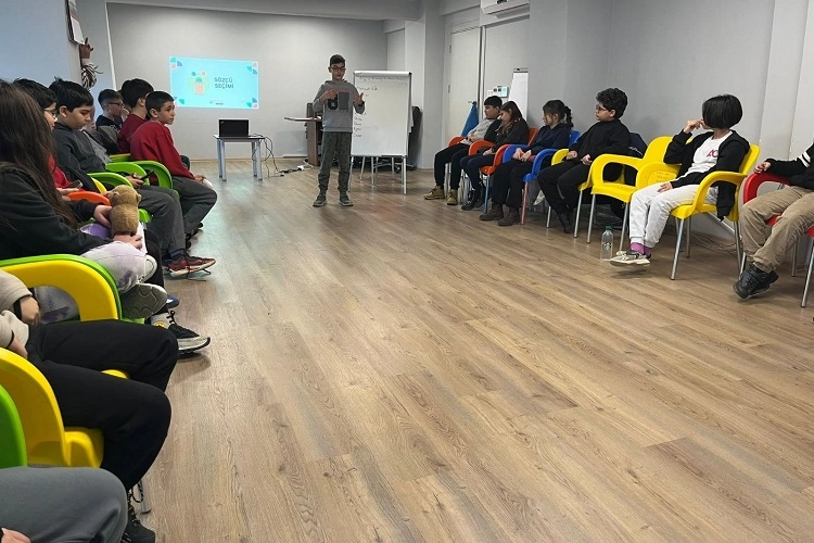 İzmir Çocuk Meclisi’nde seçim heyecanı 