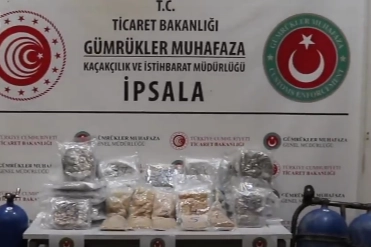 Gümrük ekipleri zehir tacirlerine geçit vermedi 