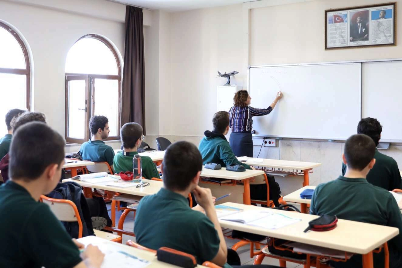 Öğretmenlikte kariyer basamaklarına yönetmelik ayarı 
