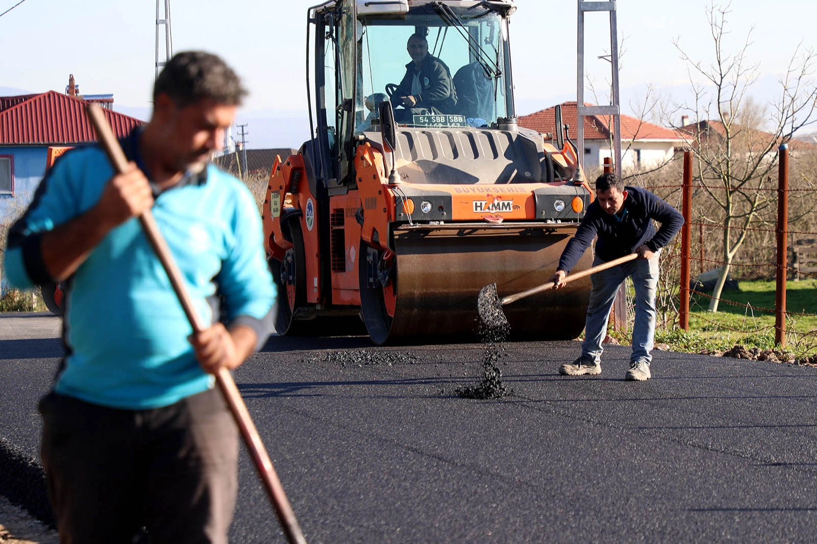 Sakarya Söğütlü’nün kırsalındaki iki mahallede asfalt hamlesi 