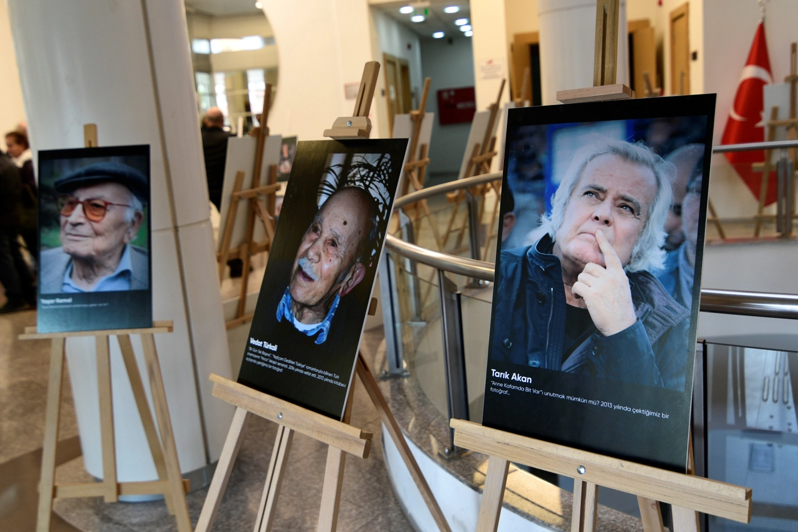 İzmir Bornova'da 'Edebiyatın Yüzleri' sergisine büyük ilgi 