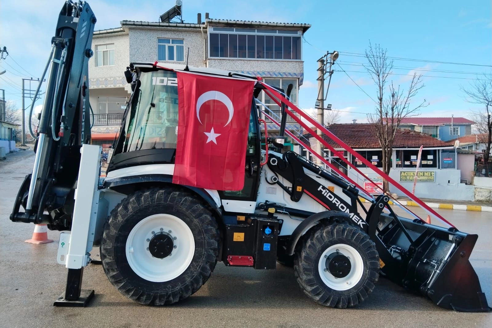Esetçe'ye sıfır kepçe kazandırıldı 