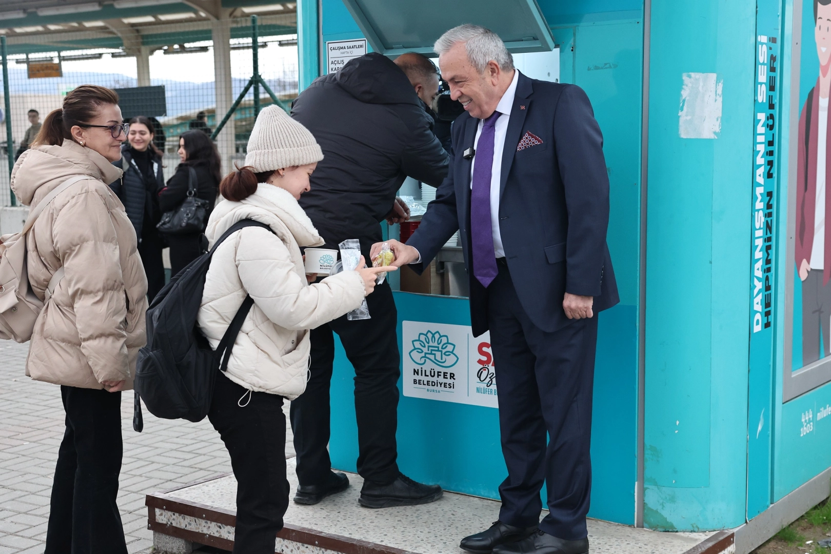 Bursa Nilüfer'de Başkan Özdemir öğrencilerin içini ısıtıyor 