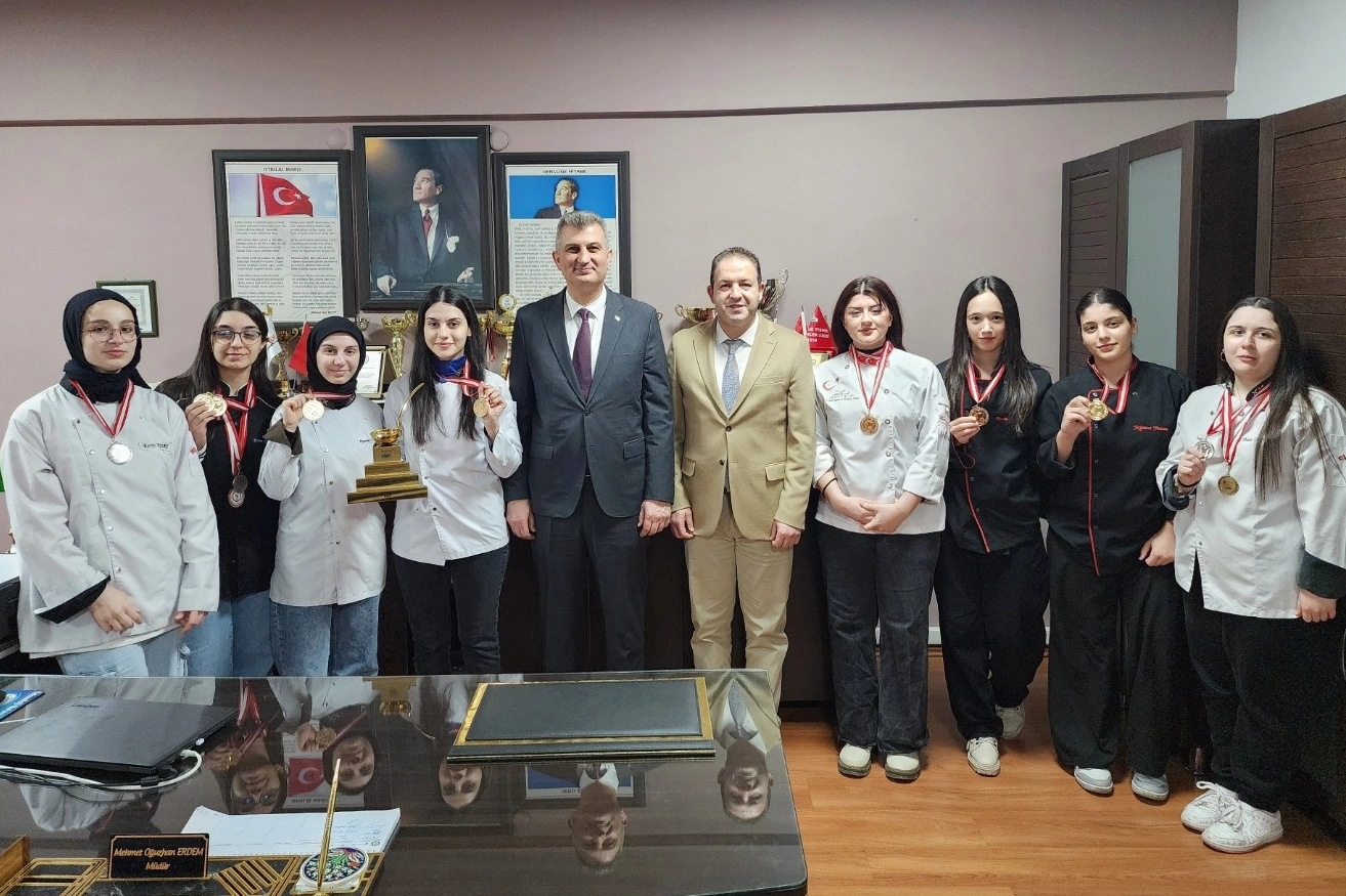 Lise öğrencilerinden büyük başarı 