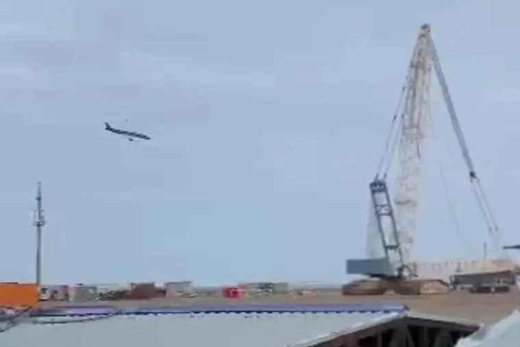 Kazakistan'da uçak düştü! 