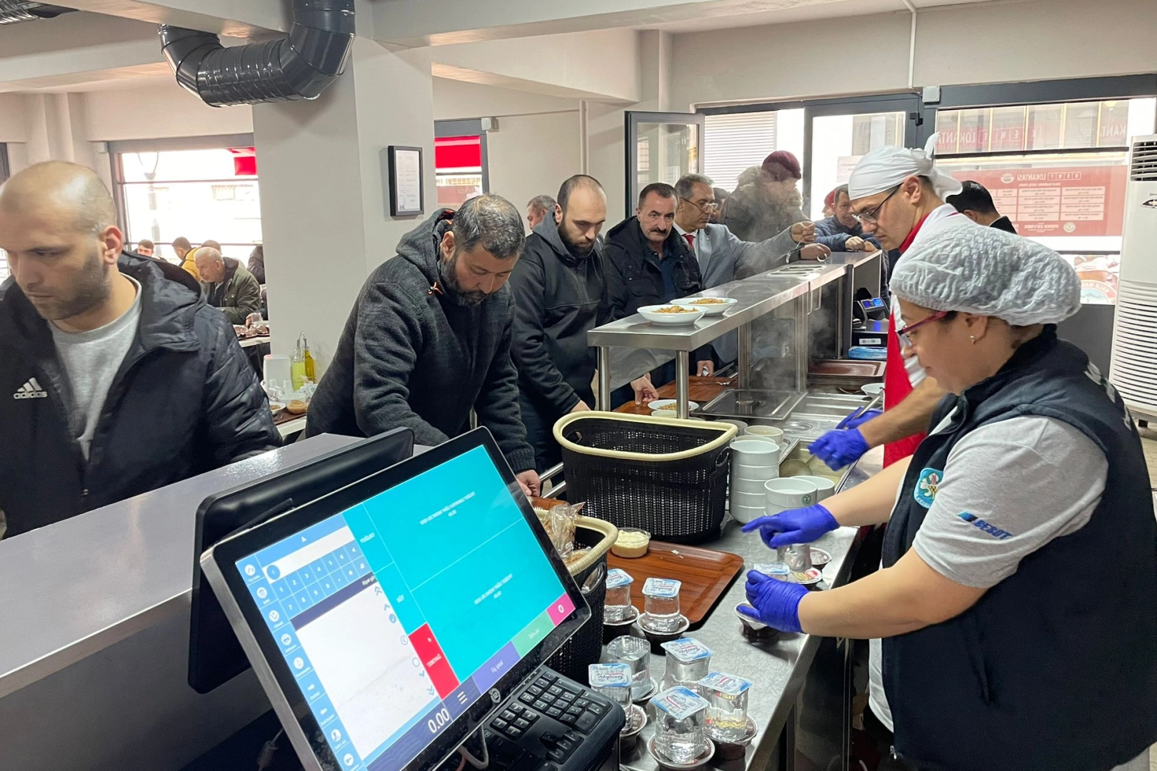 Manisa'da ‘Kent Lokantası’ ve 'Halk Mandıra’ on binlere ulaştı 