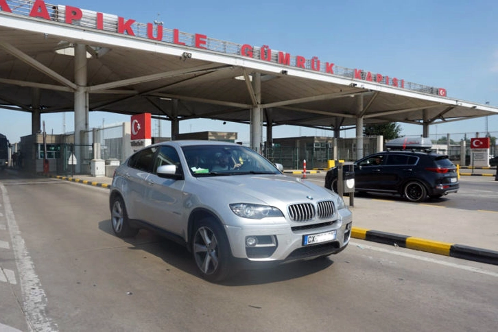 Yabancı plakalı araçların 'kaçak çıkışı'na ayar! 