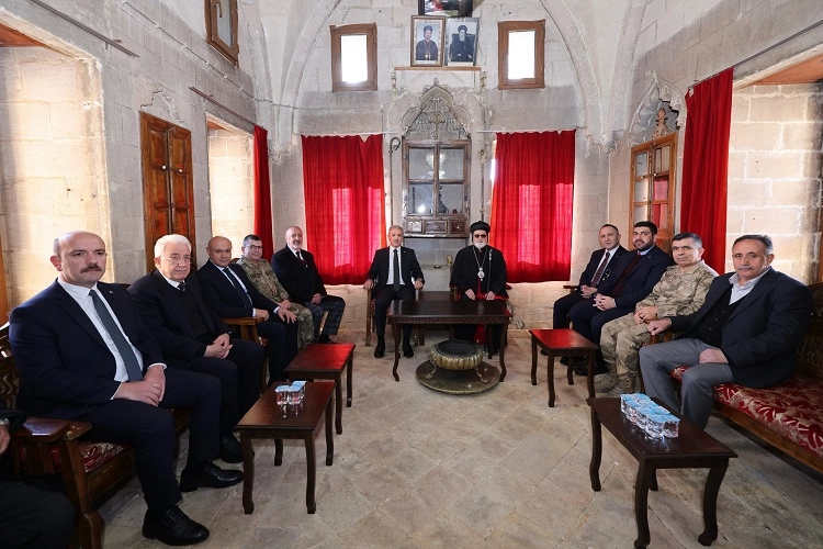 Mardin Valisi Tuncay Akkoyun, Süryanilerin Doğuş Bayramını kutladı 
