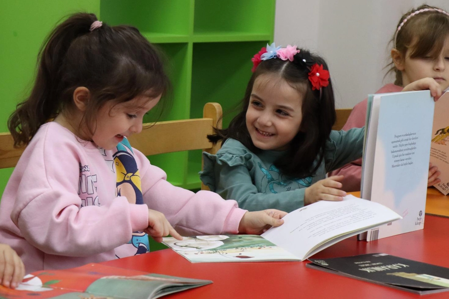 Kocaeli İzmit'te çocuklara kitap sevgisi aşılanmaya devam ediyor 