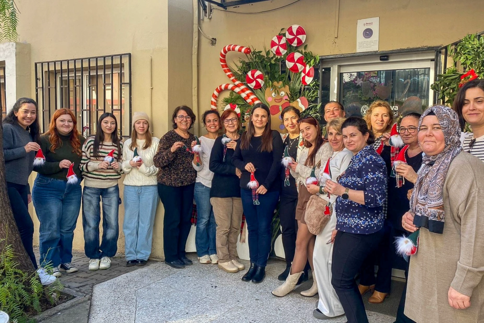 İzmir Bornova yılbaşı atölye çalışmalarıyla renkleniyor 