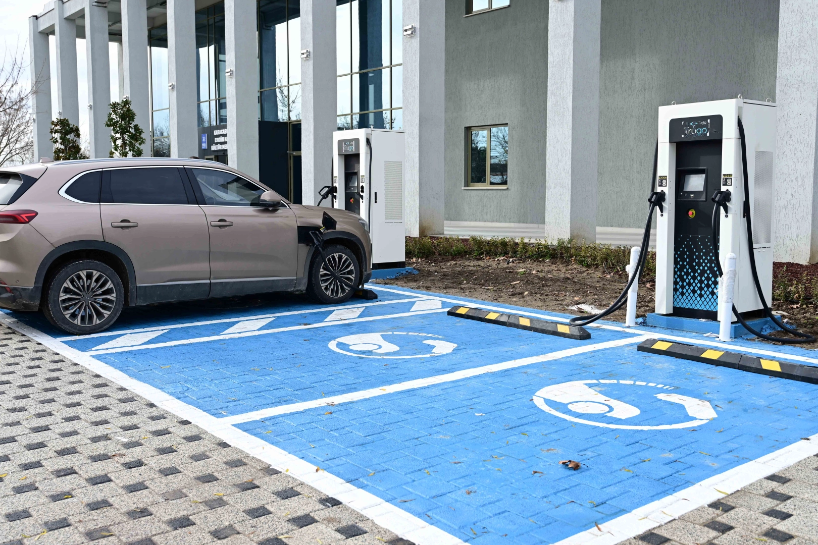 Bursa Karacabey'de elektrikli araç şarj istasyonları hizmete girdi 