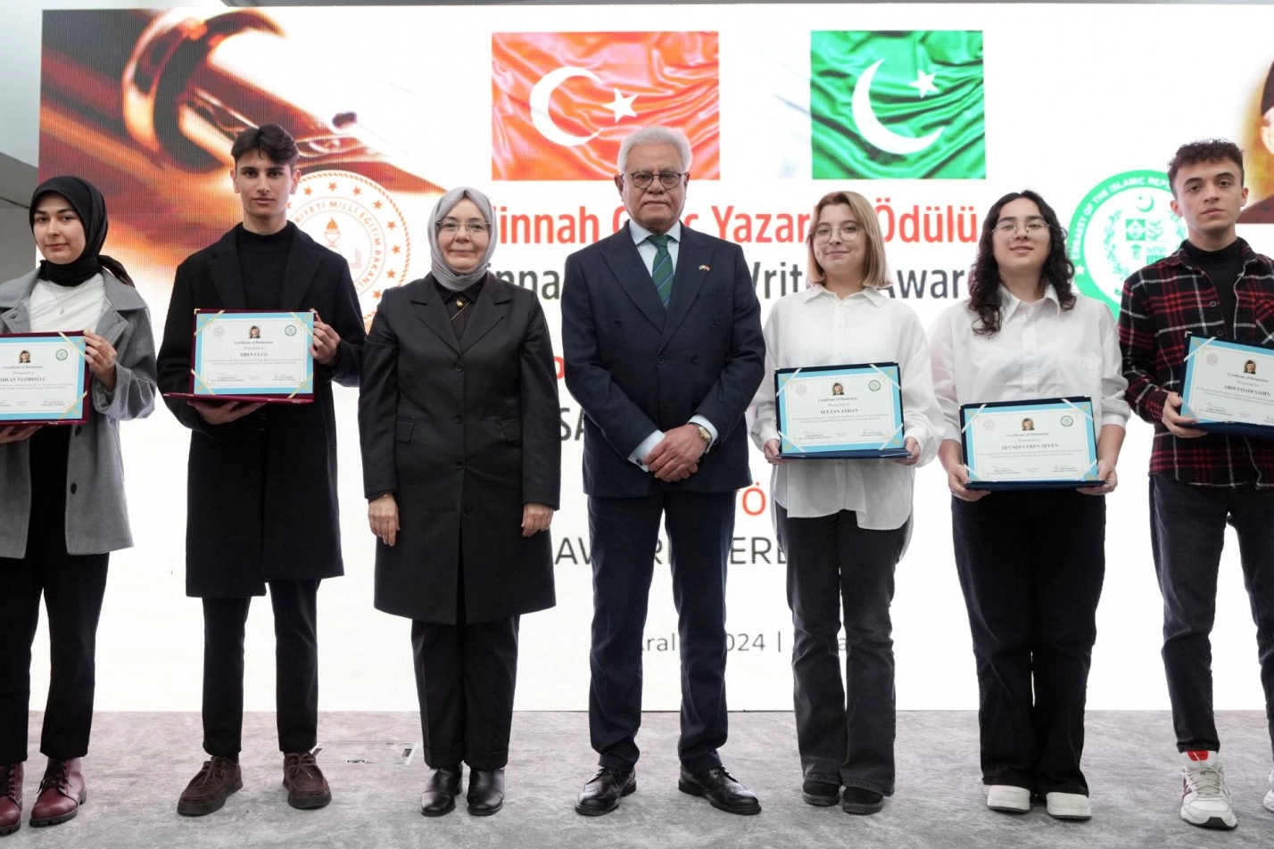Cinnah Genç Yazarlar ödüllerine kavuştu 