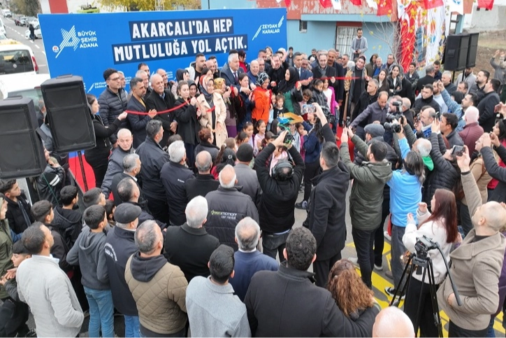 Adana'nın kırsal mahallelerine hizmet yağmuru 