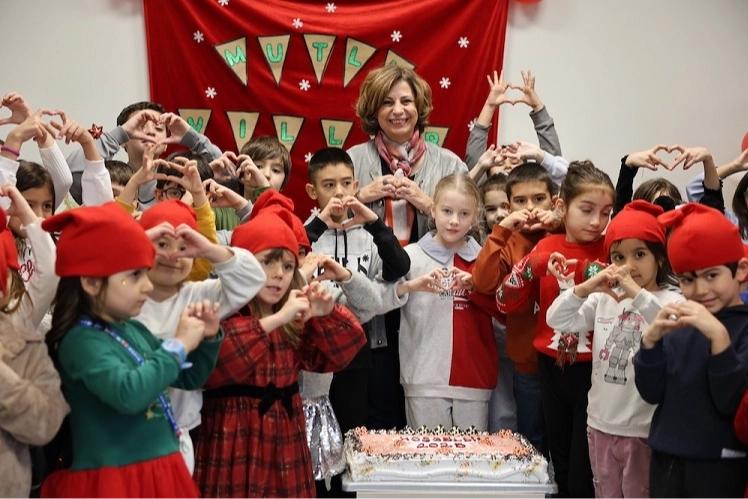Ayşe Ünlüce 2024'ü çocuklarla uğurladı 
