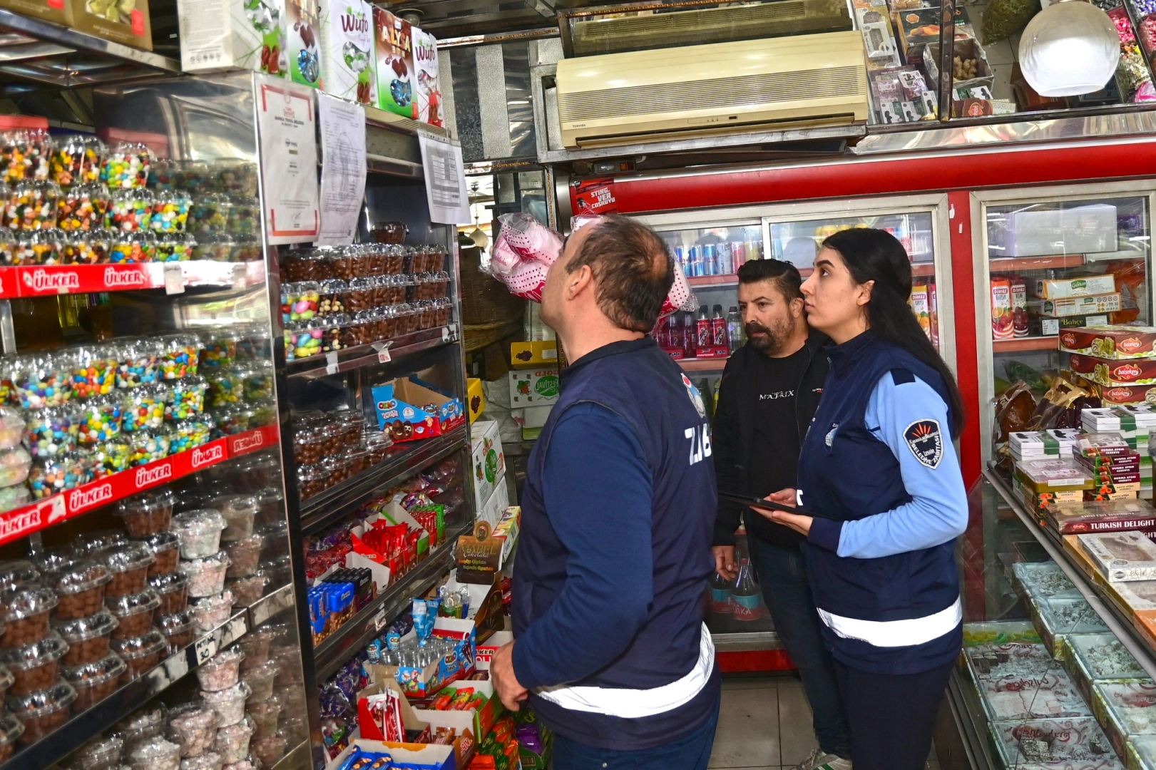 İzmir Karabağlar’da yeni yıl öncesi denetimler yoğunlaştı 