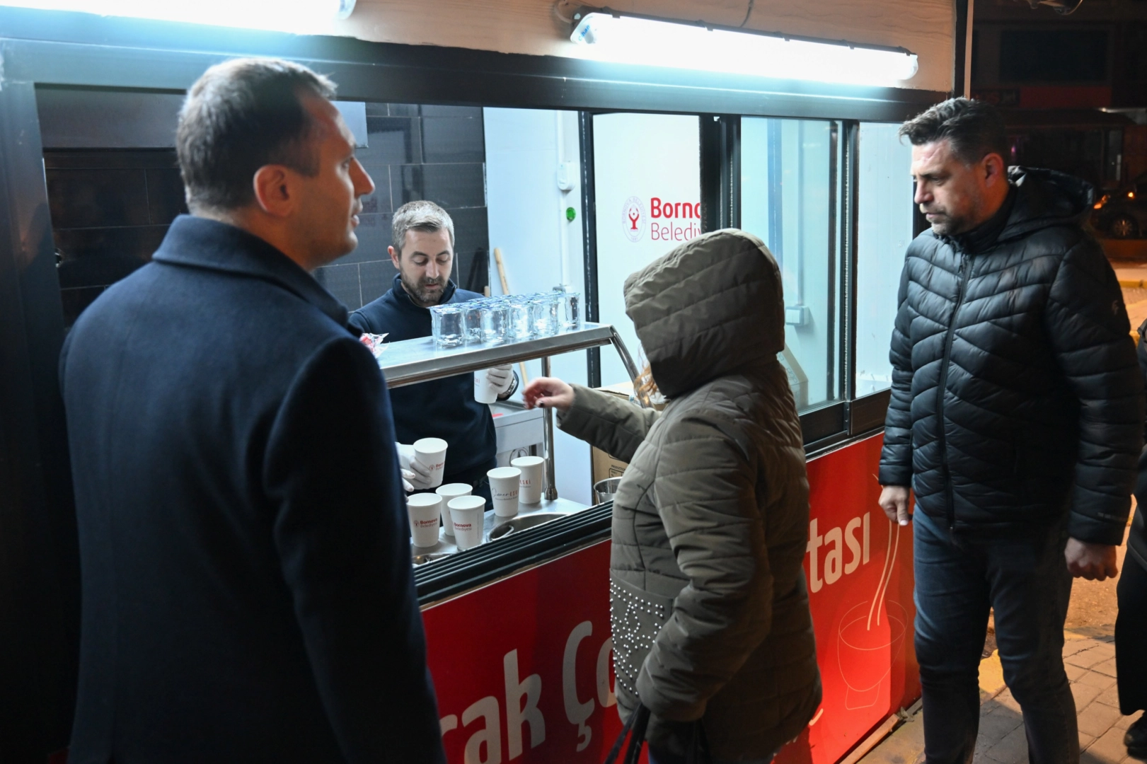 İzmir Bornova’da soğuk günlerde sıcacık dayanışma 