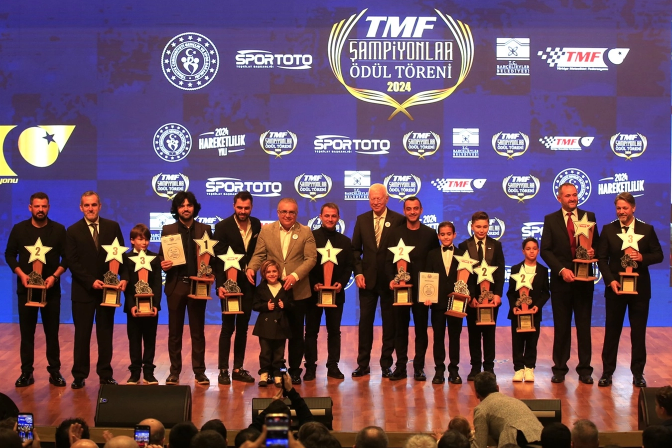 TMF şampiyonları ödüllendirdi 