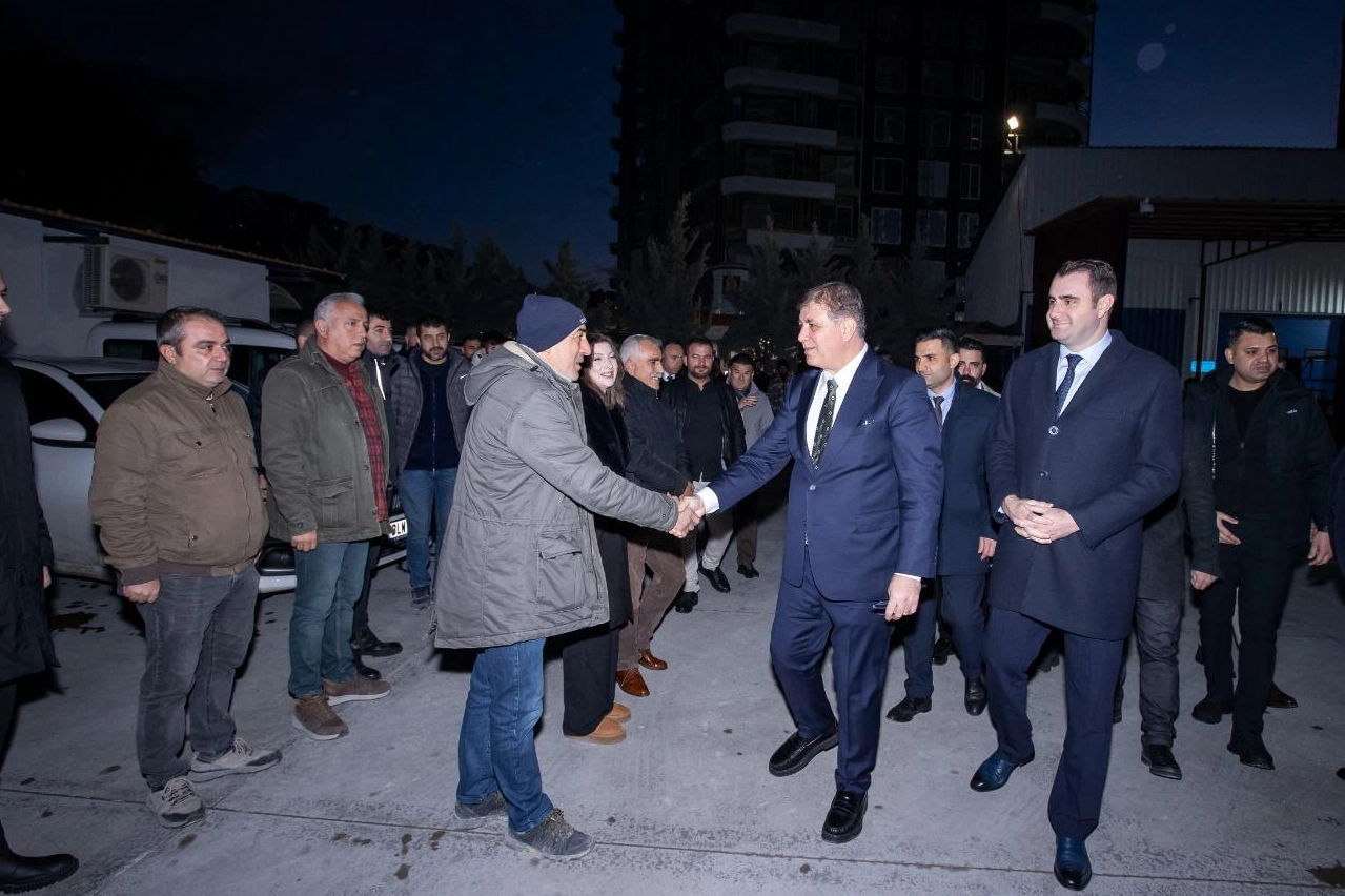 Başkan Tugay şantiyede Belediyesi emekçileriyle buluştu 