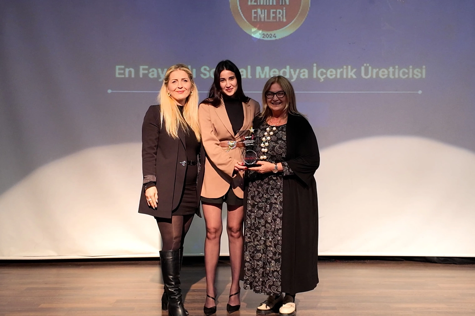 İzmir Art “Yılın En Faydalı İçerik Üreticisi” seçildi 