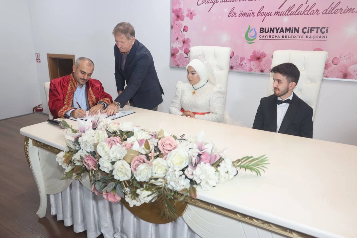 Kocaeli Çayırova'da bin 180 çift dünya evine girdi 