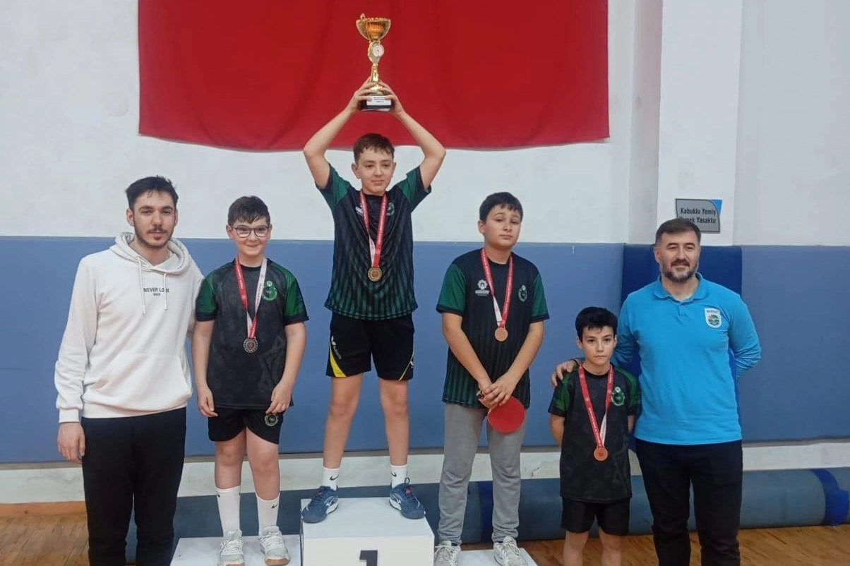 Konya Karatay Masa Tenisi takımından büyük başarı 