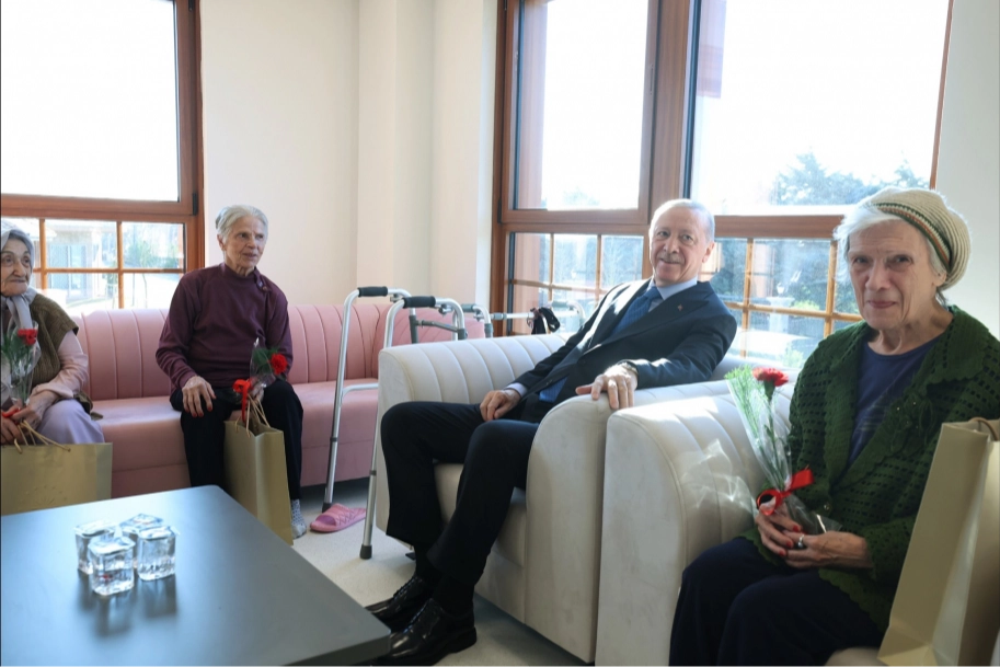 Cumhurbaşkanı Erdoğan'dan Darülaceze sakinlerine ziyaret 