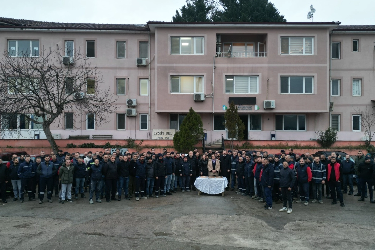 Kocaeli İzmit'te Fen İşleri'nden yeni yıl buluşmaı 
