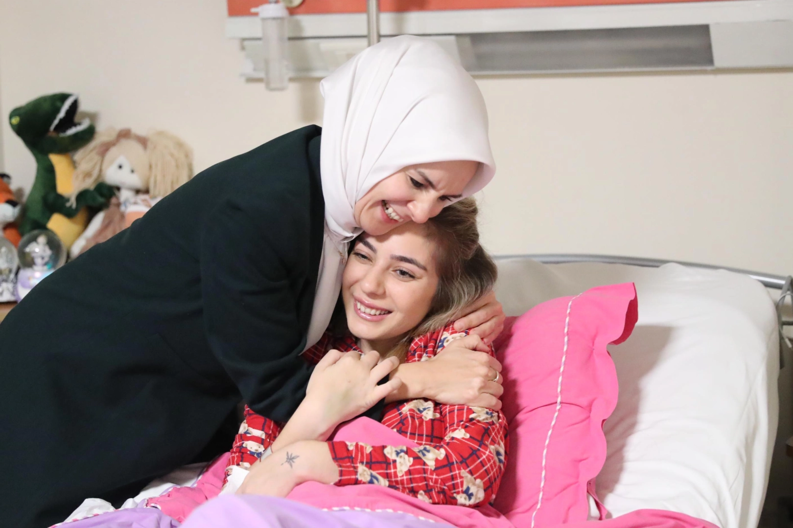 Ankara'da tedavisi süren AK Partili gence Cumhurbaşkanı Erdoğan morali 