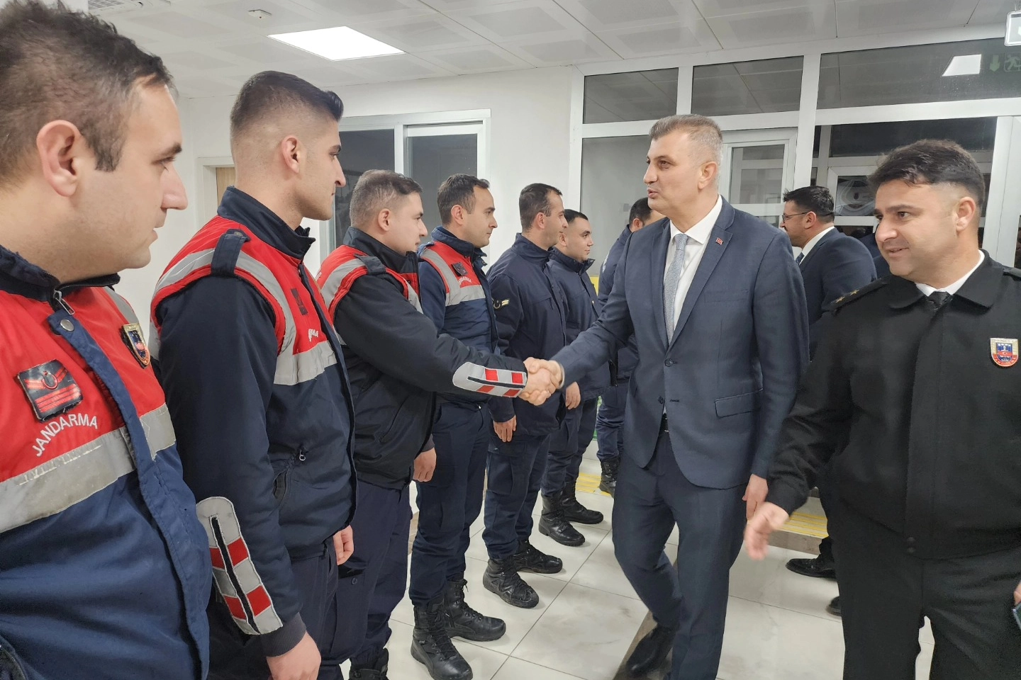 Kocaeli Gölcük'te Başkan Sezer yılbaşı gecesi yalnız bırakmadı 