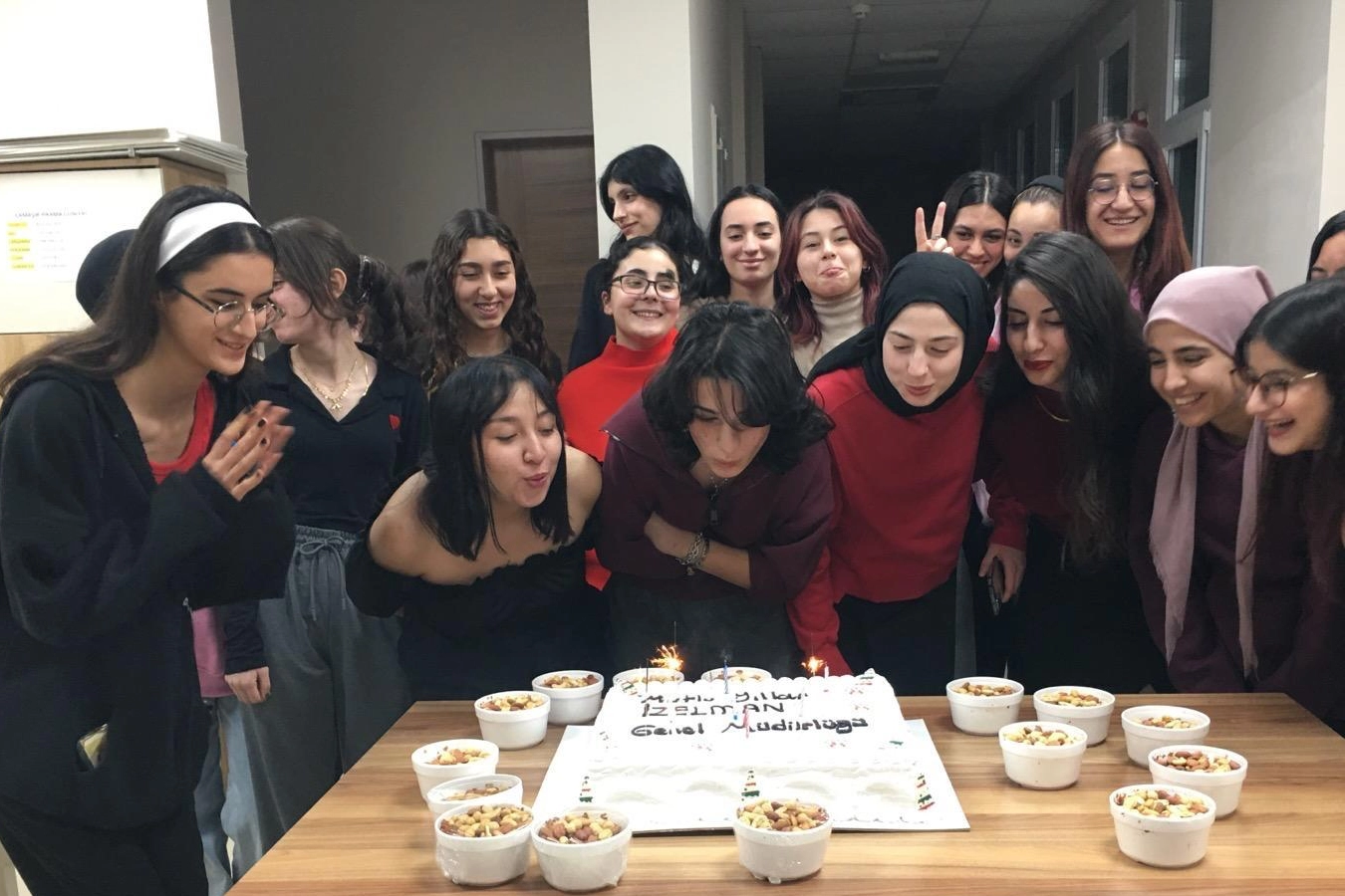 İzmir'de üniversiteli gençler yalnız hissettirilmedi 