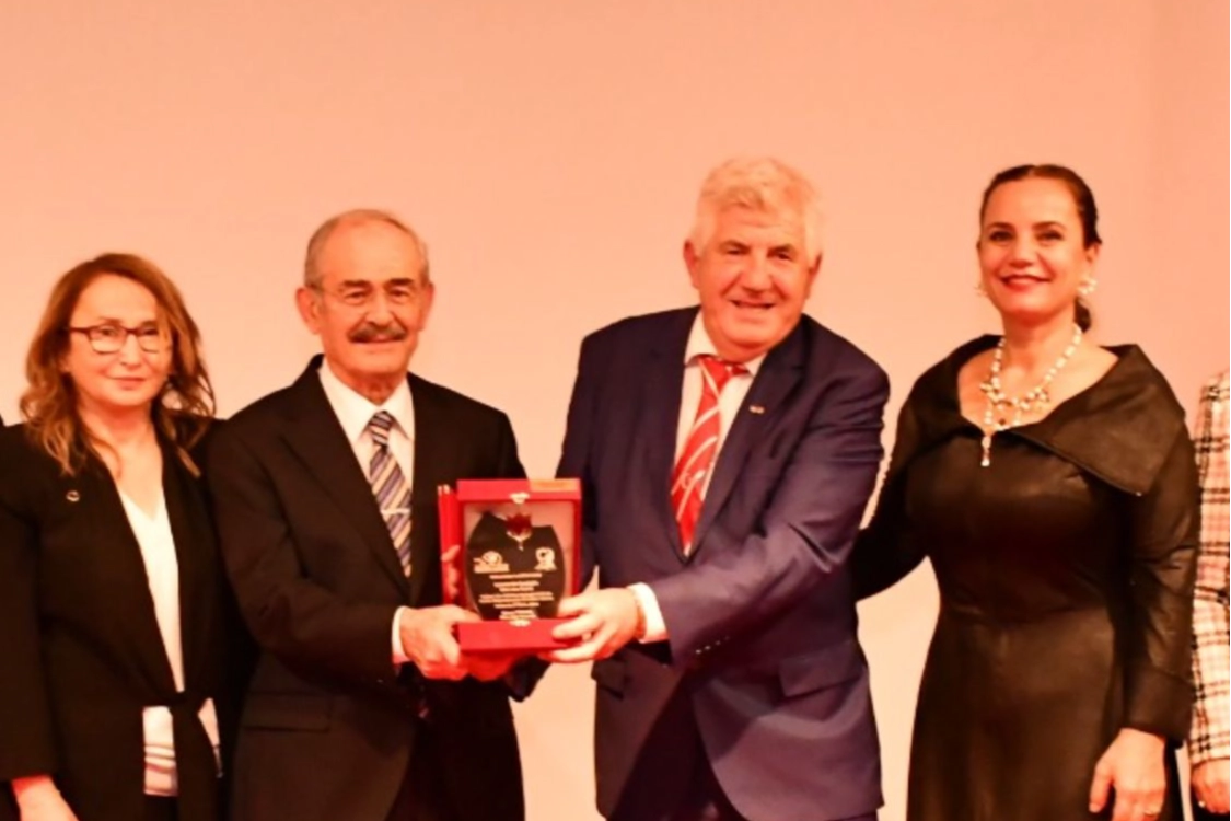 Yılmaz Büyükerşen’e Hollanda’dan ödül 