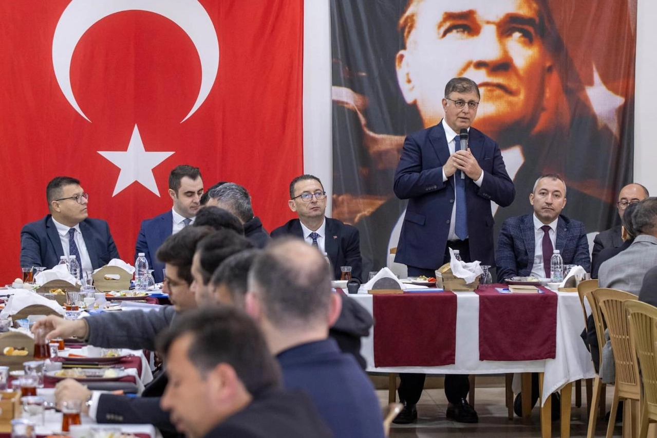 Tugay: İzmir’in tüm ilçelerini dengeli ve adil şekilde hizmetle buluşturacağız 