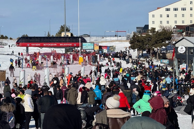 Erciyes Kayak Merkezi doldu taştı! 