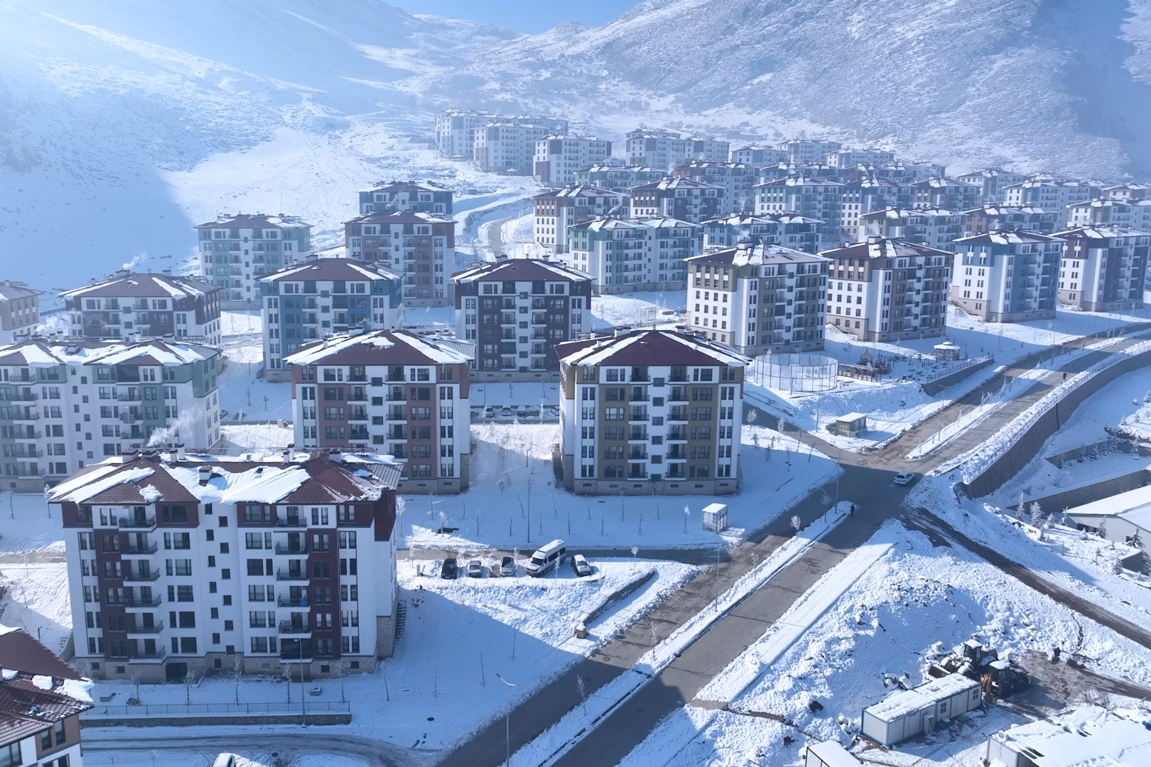 Elbistan'da afetzedeler yeni yuvalarına yerleşiyor 