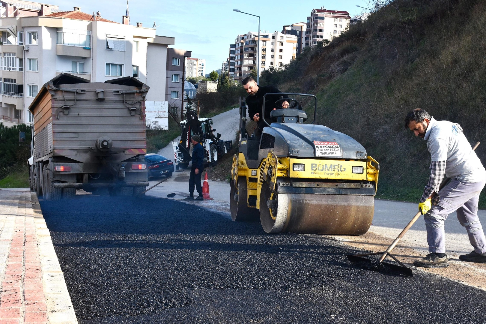 Bursa Gemlik'in yolları ve meydanları yenileniyor 