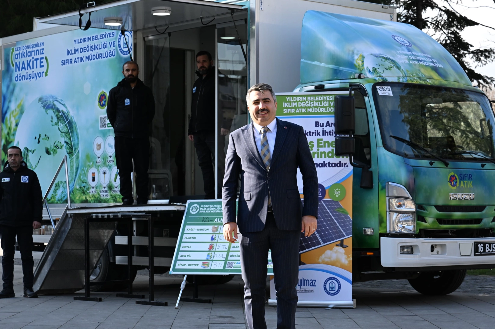 Bursa Yıldırım’da atıklar paraya dönüşüyor 