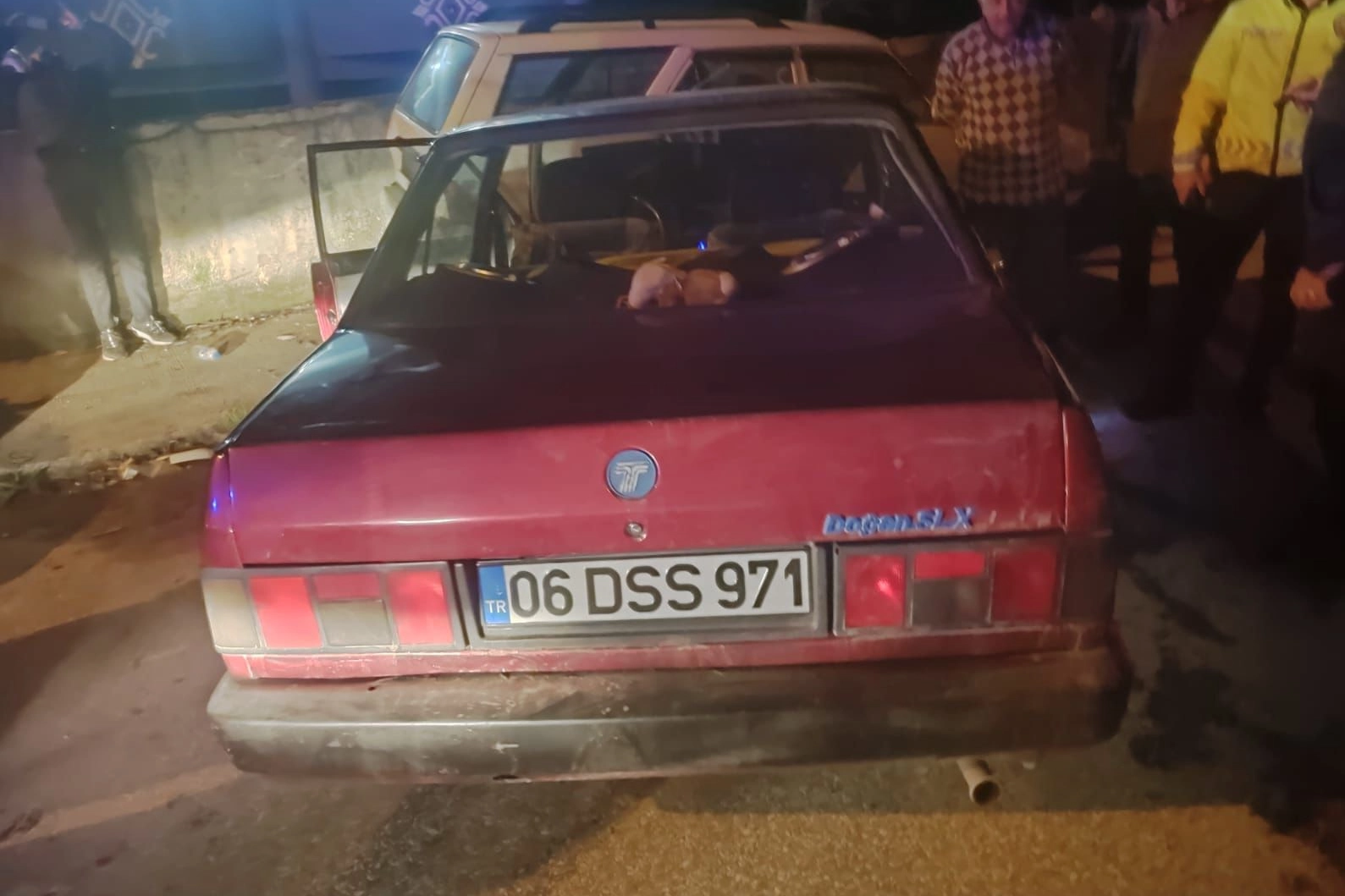 Alkollü sürücü ve ehliyetsiz polisten kaçamadı 