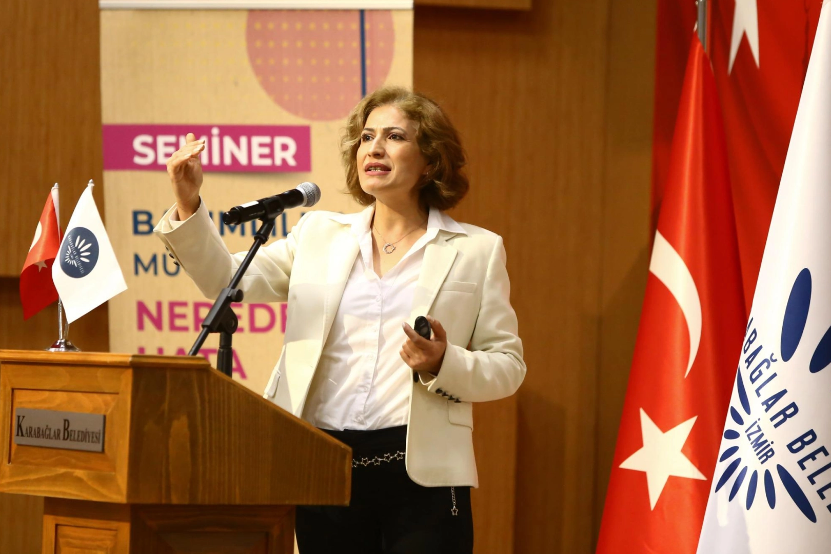 Karabağlar'ın bağımlılık seminerlerine yoğun ilgi 